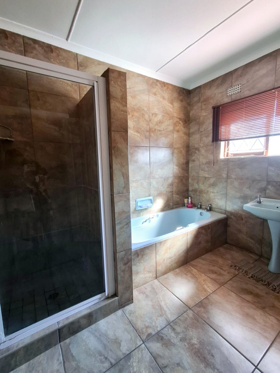 4 Bedroom Property for Sale in Haven Hills Eastern Cape